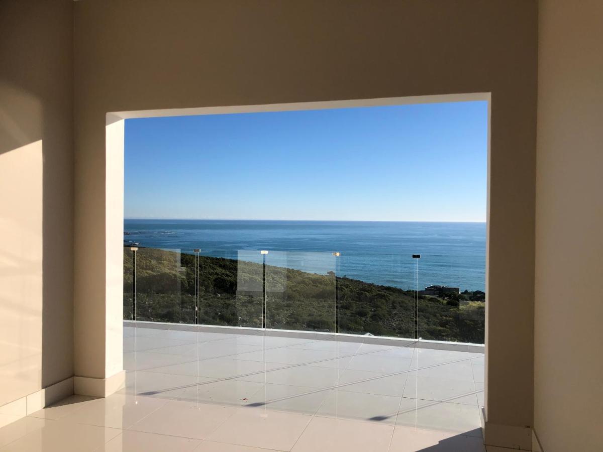 Camps Bay Blue Self-Catering Studios Cape Town Bagian luar foto