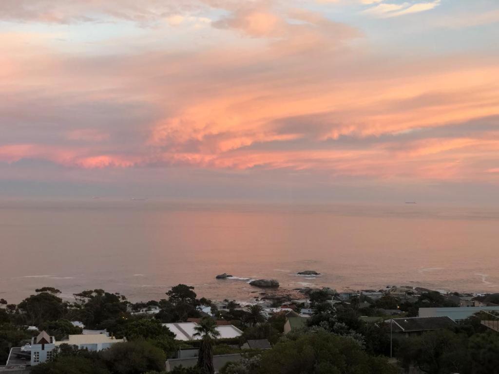Camps Bay Blue Self-Catering Studios Cape Town Bagian luar foto