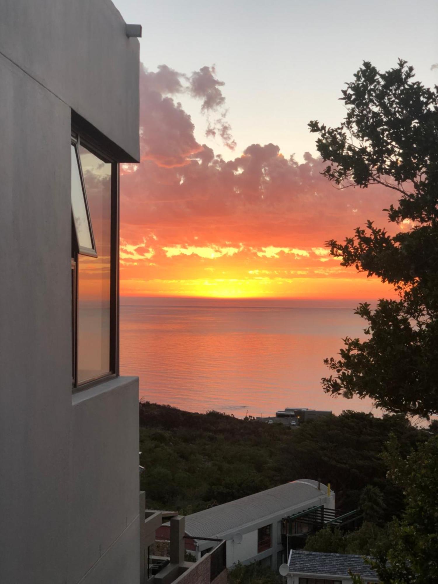 Camps Bay Blue Self-Catering Studios Cape Town Bagian luar foto
