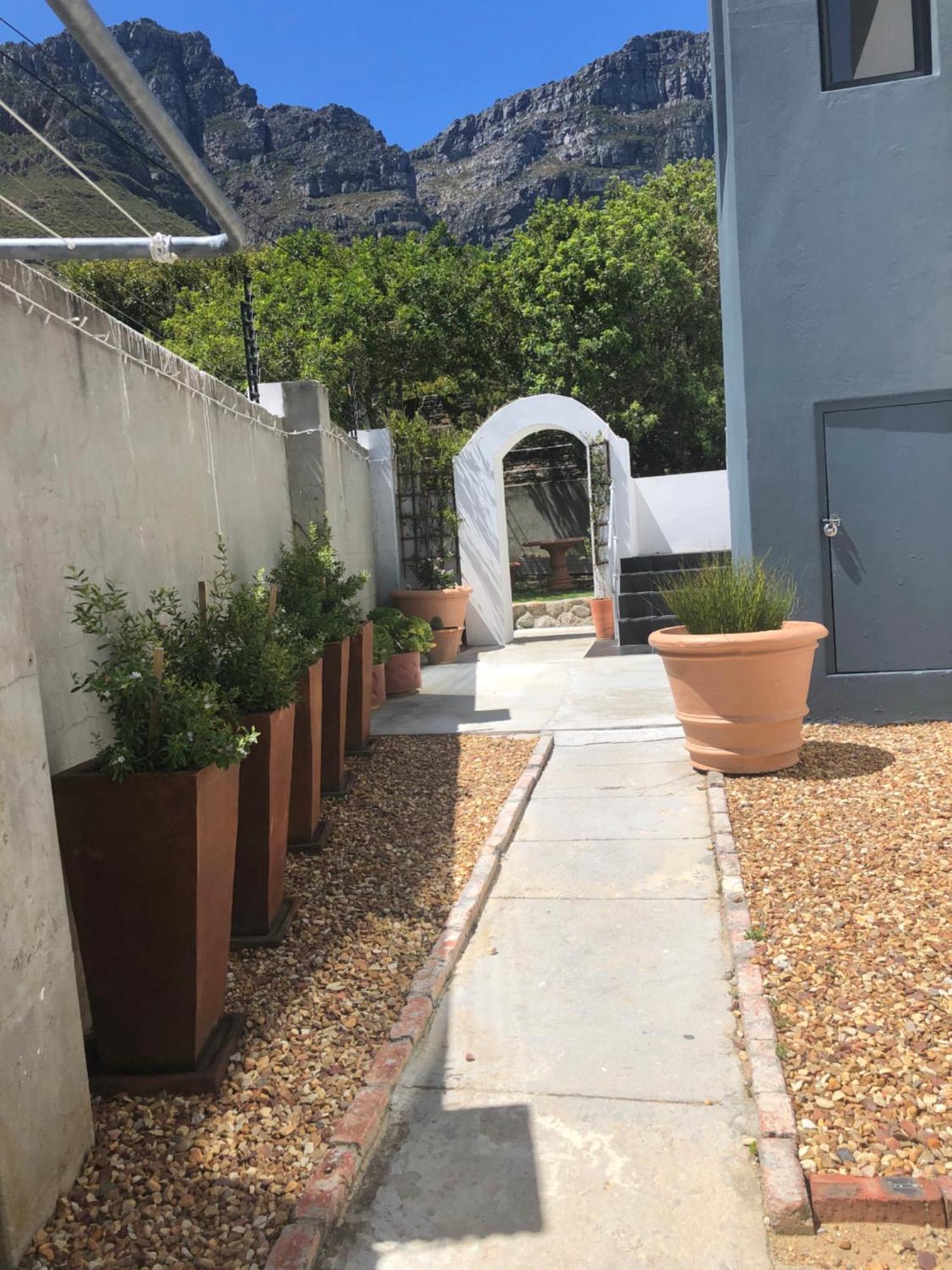 Camps Bay Blue Self-Catering Studios Cape Town Bagian luar foto