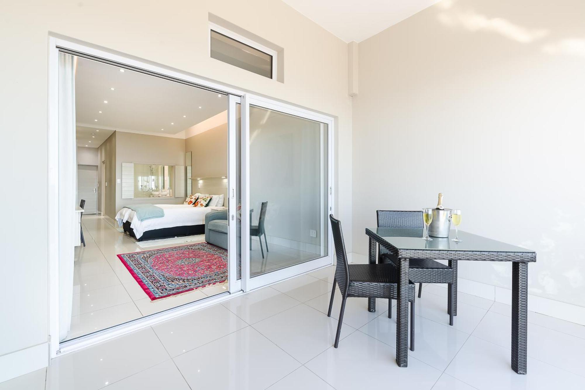 Camps Bay Blue Self-Catering Studios Cape Town Bagian luar foto